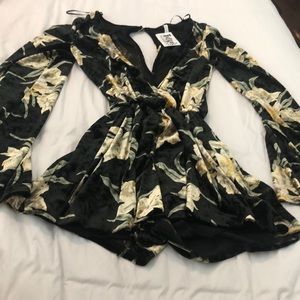 Size small velvet floral romper. NWT indigos boutique